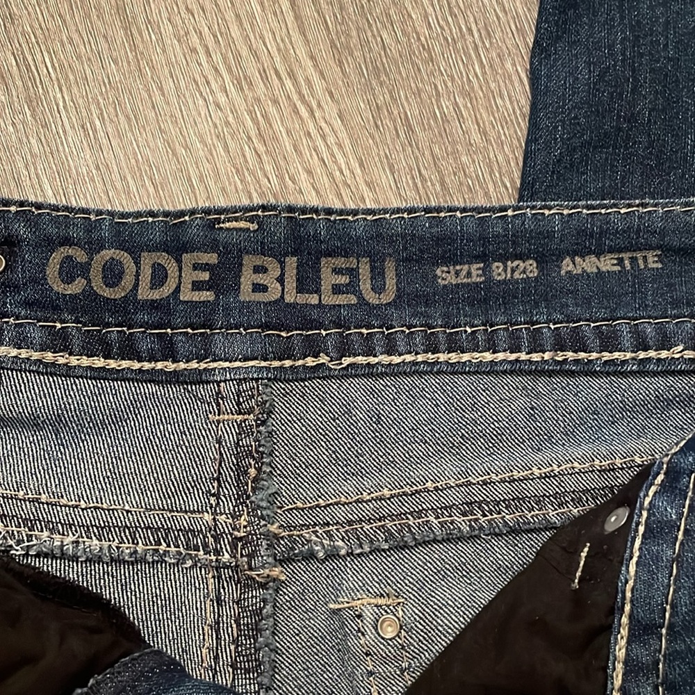 Women’s Code Bleu Capris - Picture 6 of 7